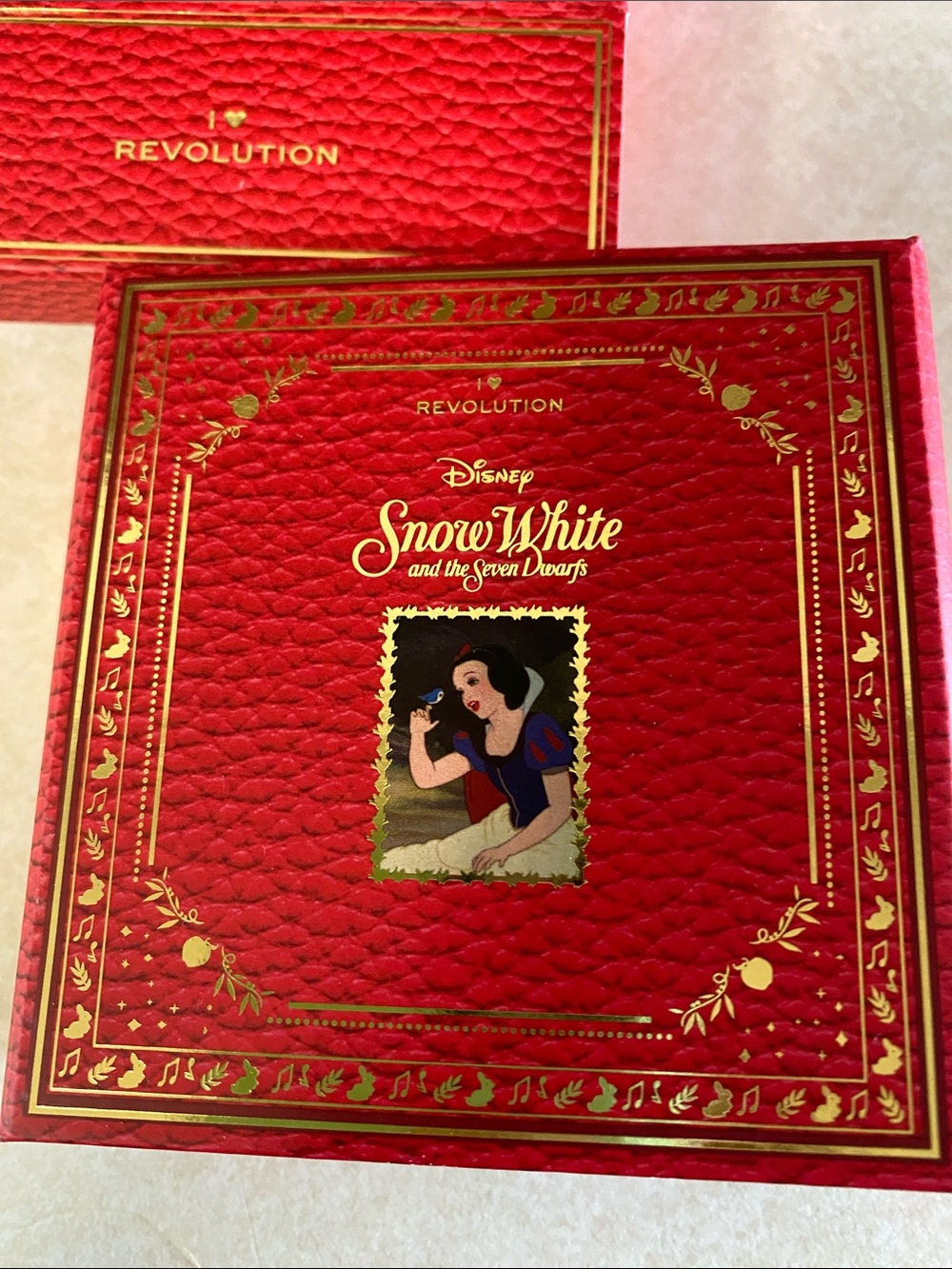 I ❤️ Revolution Snow White Collector Palette - Red & Gold Foil